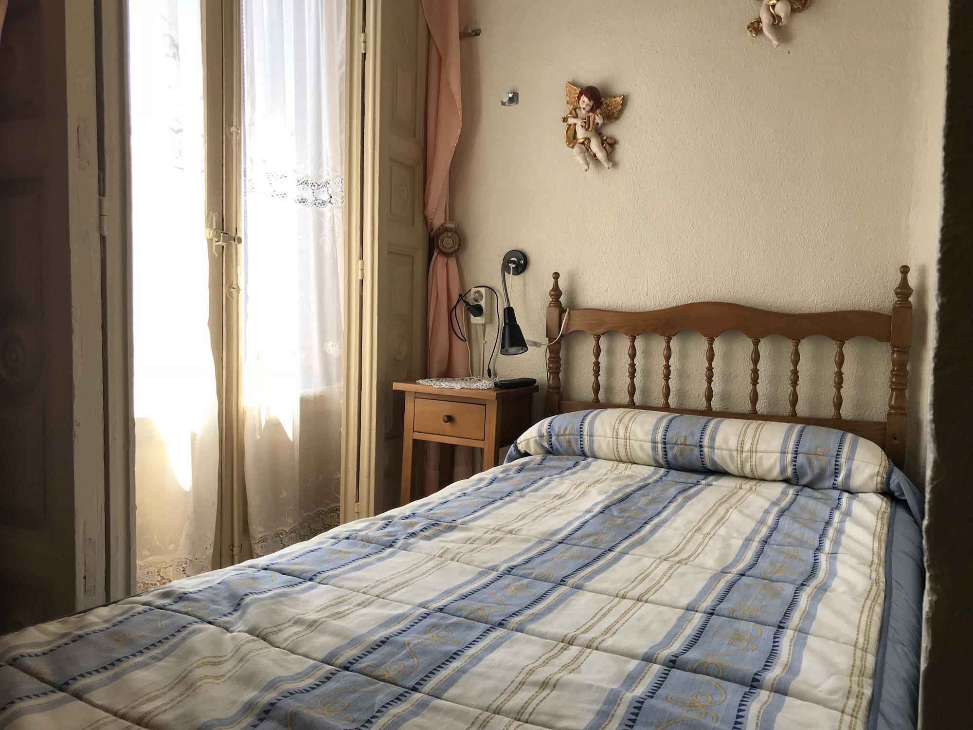 Rc Miguel Angel Madri Exterior foto A bedroom in a Spanish hotel