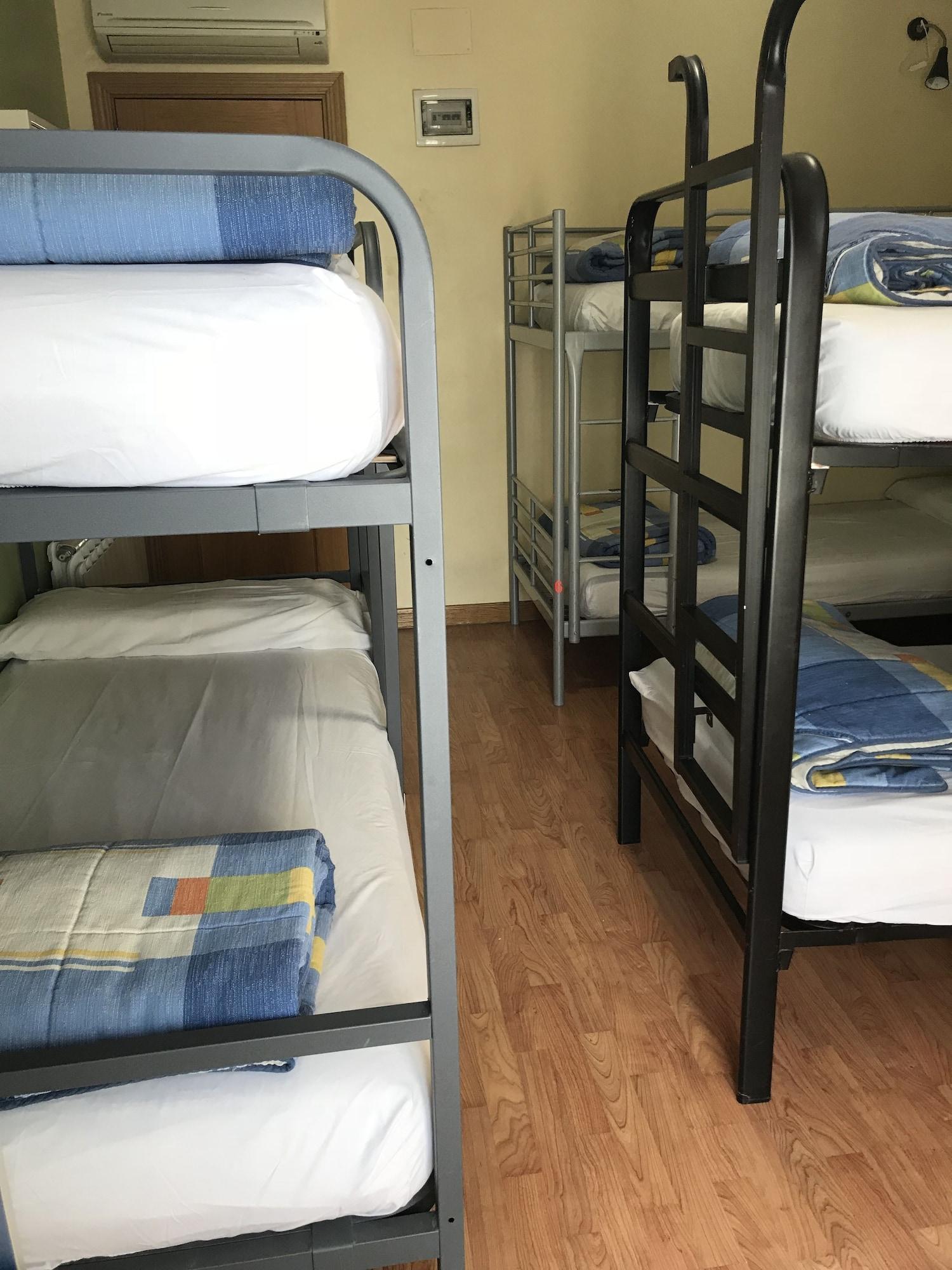 Rc Miguel Angel Madri Exterior foto A typical hostel room