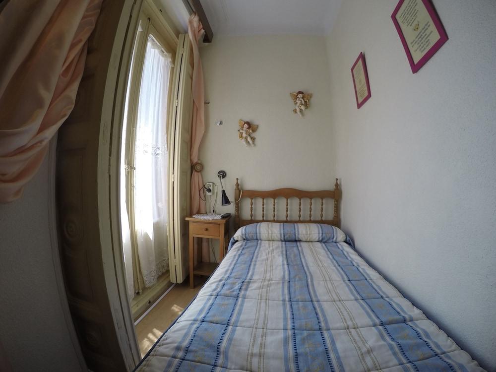 Rc Miguel Angel Madri Exterior foto A single bed