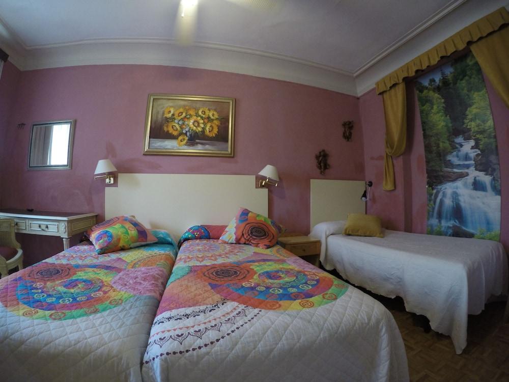 Rc Miguel Angel Madri Exterior foto A room at the hotel