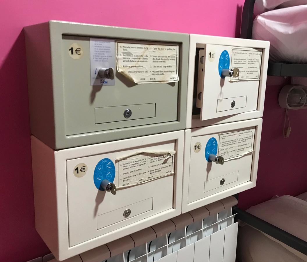 Rc Miguel Angel Madri Exterior foto Private mailboxes in a French post office